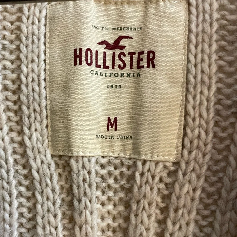 Hollister chunky knit cream button down cardigan, size M - Picture 2 of 7